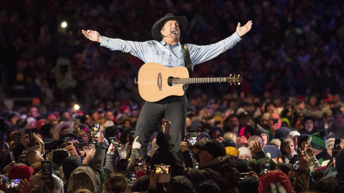 Garth Brooks at Razorback Stadium